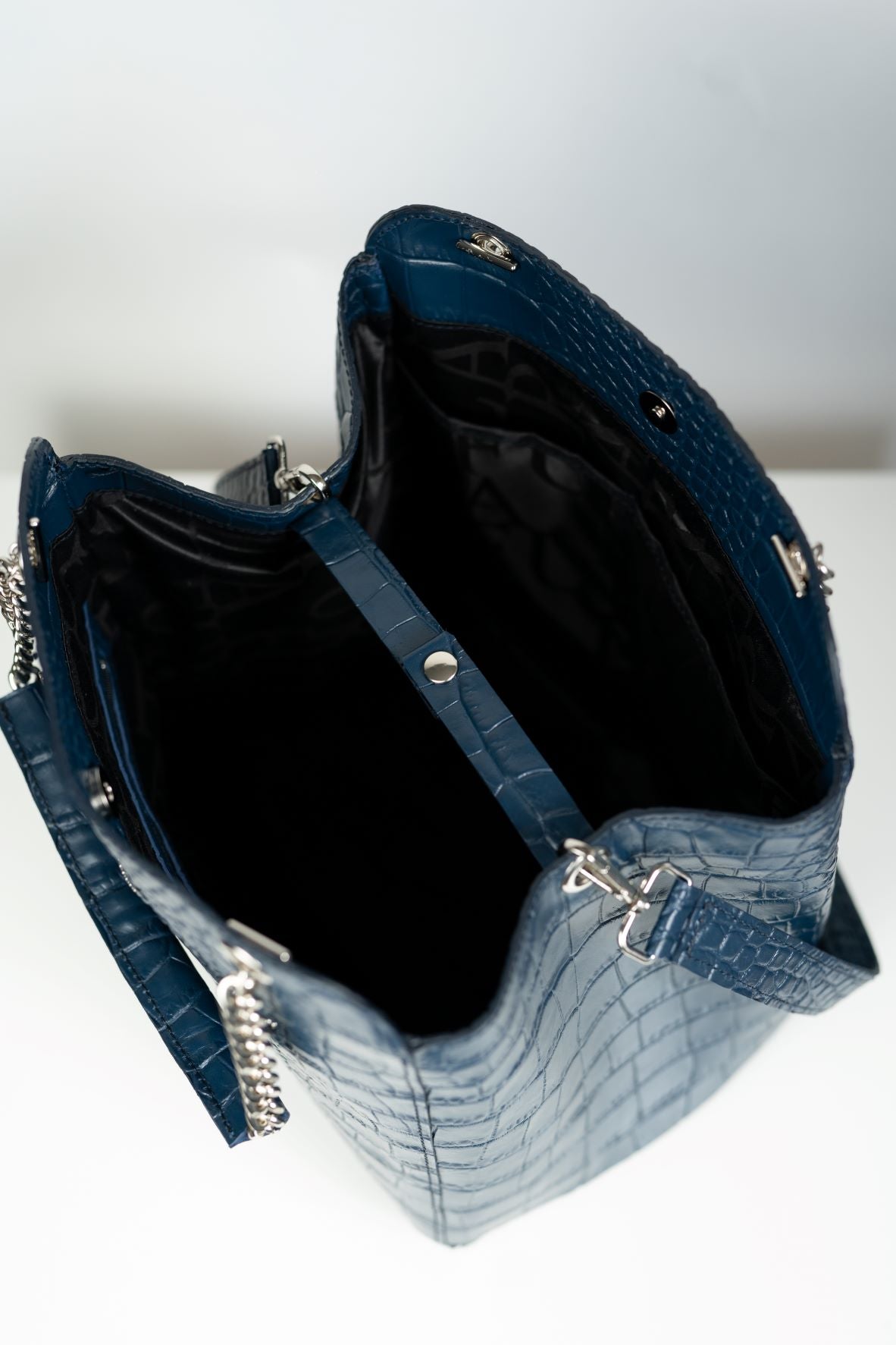 Designer Muza Bleumarin
