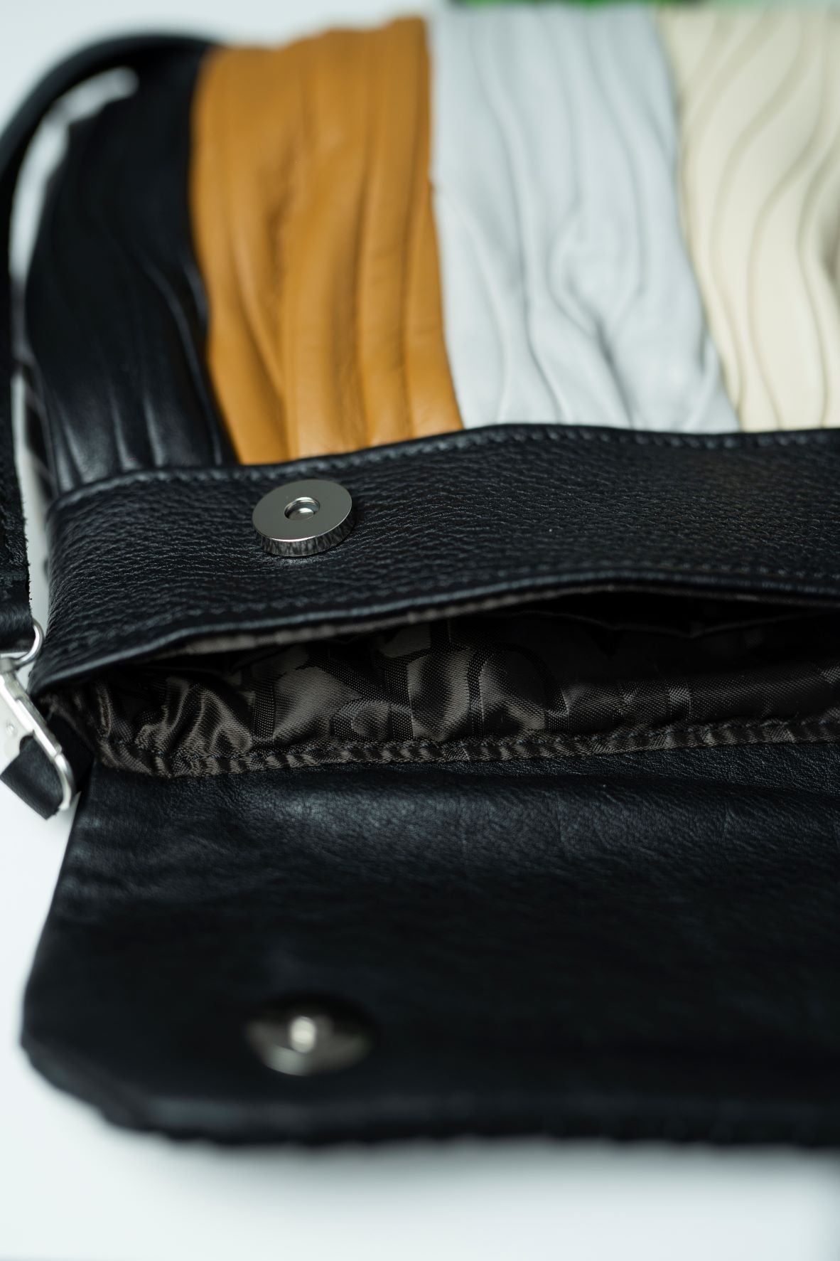 Small Elements Black