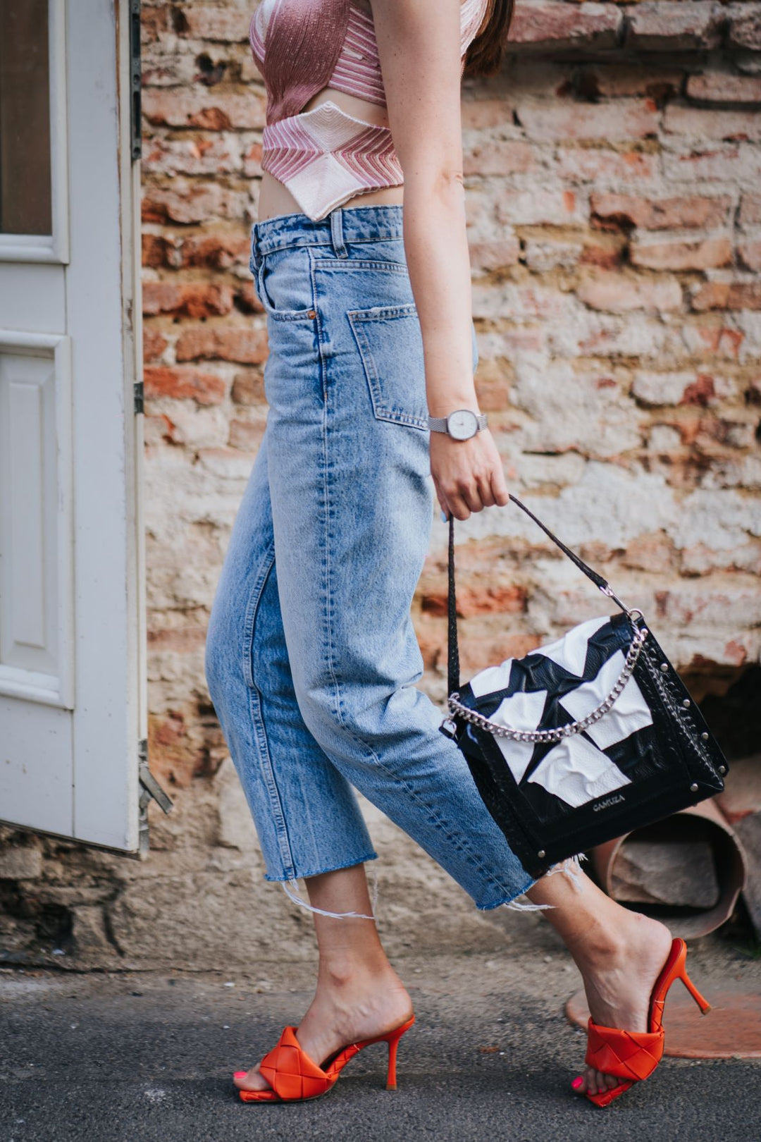 Large Girl Temptation Black&White