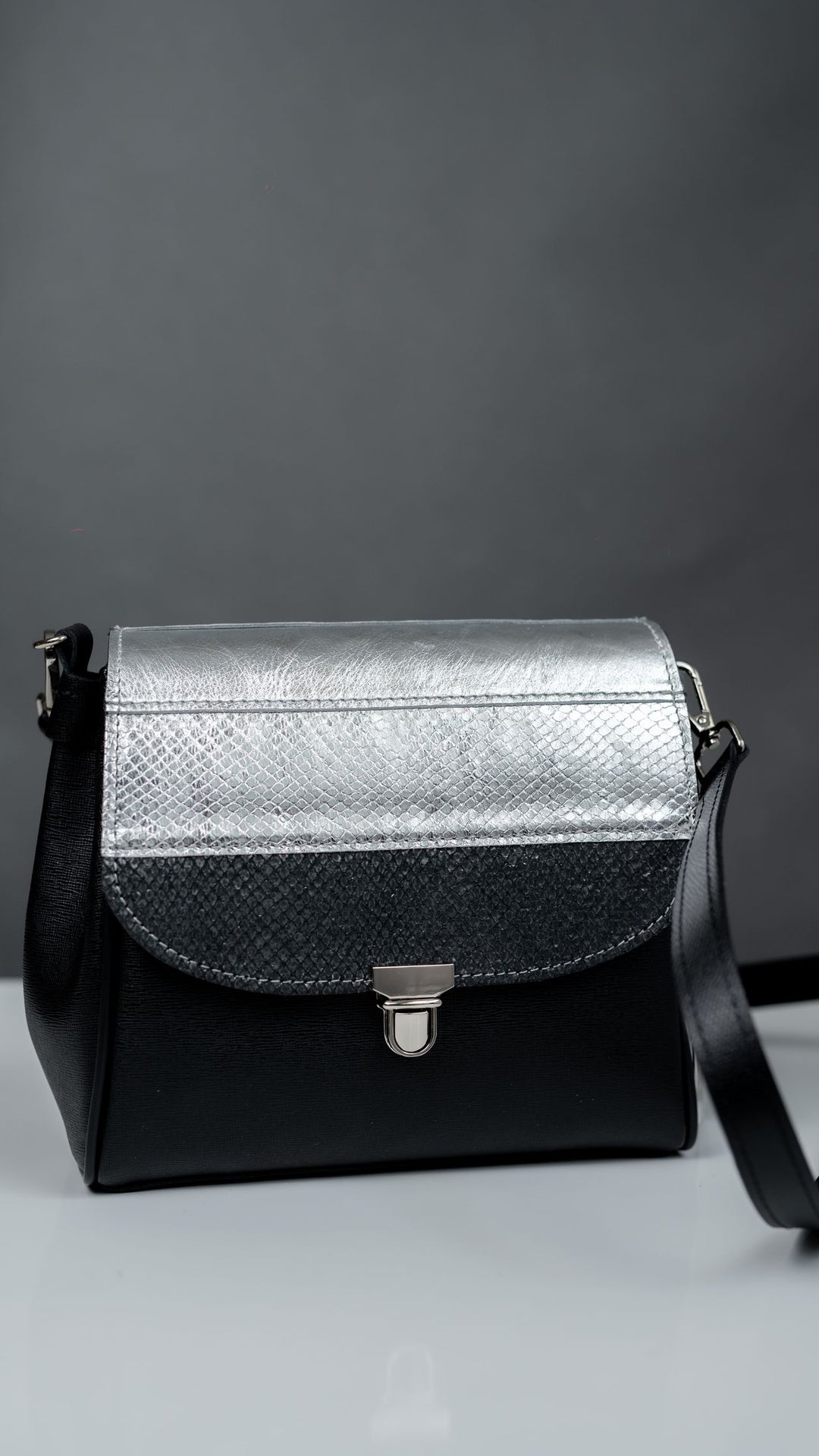 Small Acapella black metals