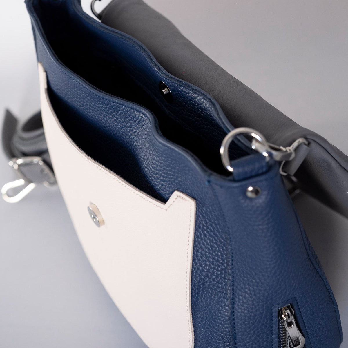 FREEDOM - genuine leather shoulder bag, medium-large size