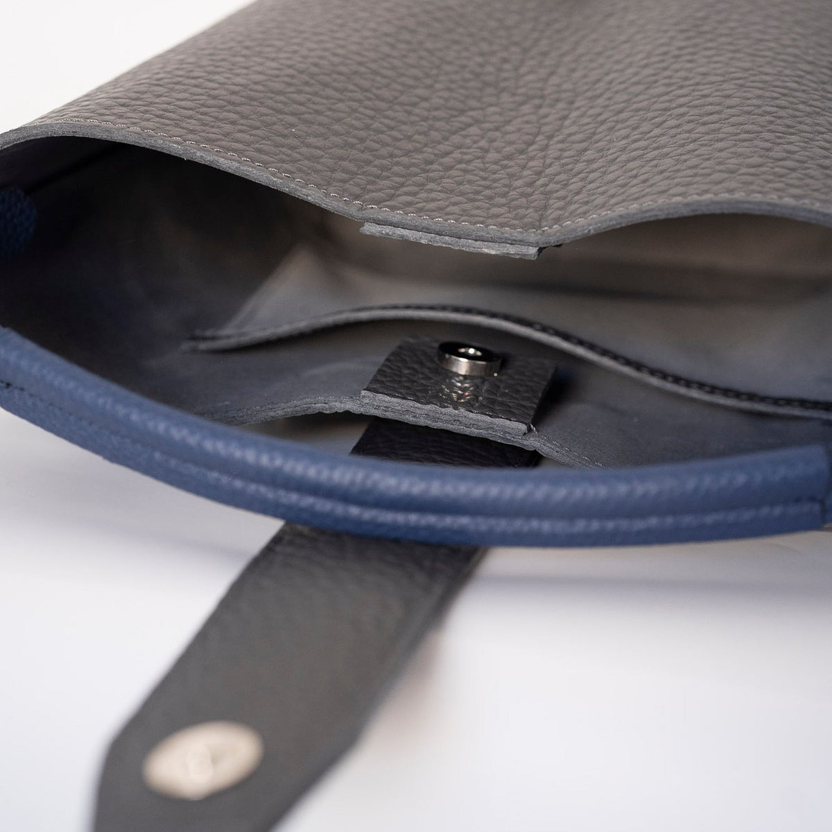 LADY LINE - genuine leather bag, bucket style, medium size