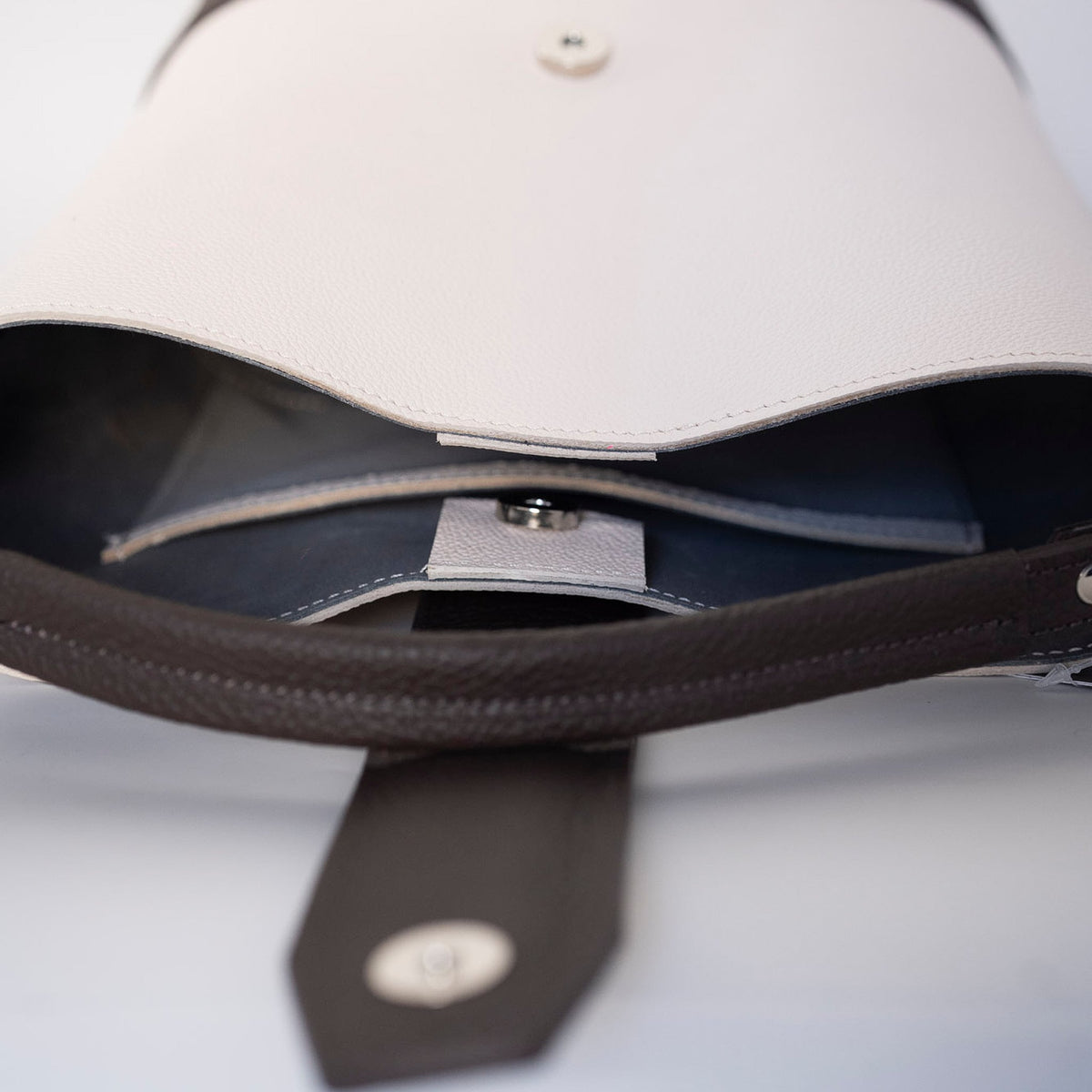 LADY LINE - genuine leather bag, bucket style, medium size