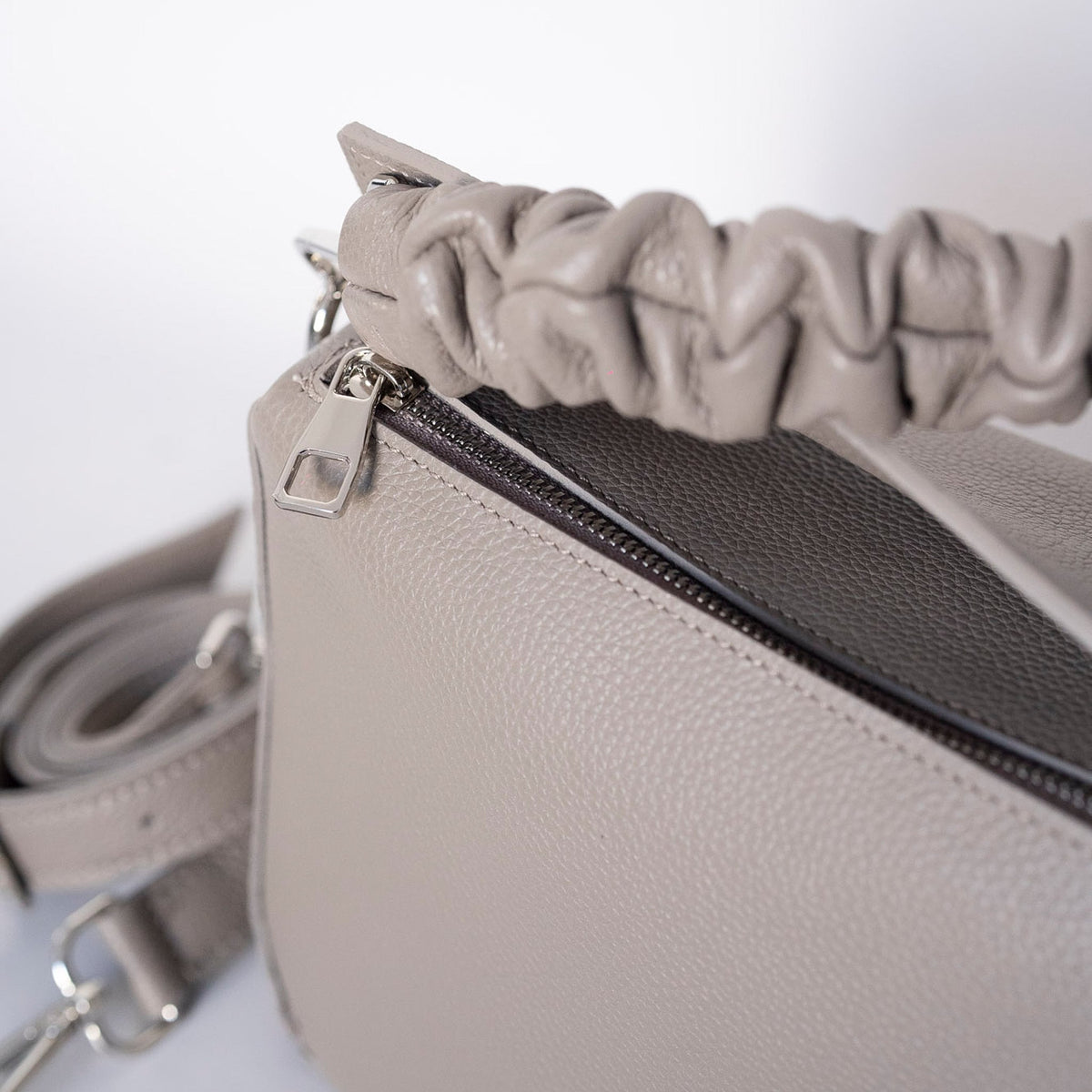 SIMPLE PUZZLE - genuine leather bag, elegant, medium size