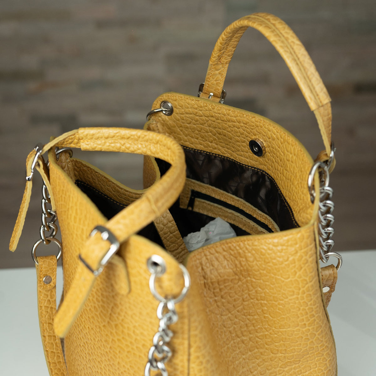 Designer Muza BUBURUZAT