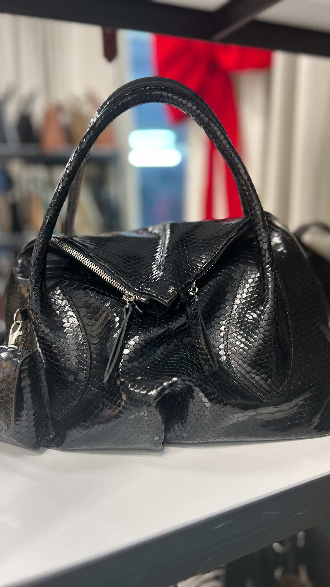 Girl Cosmopolitan black