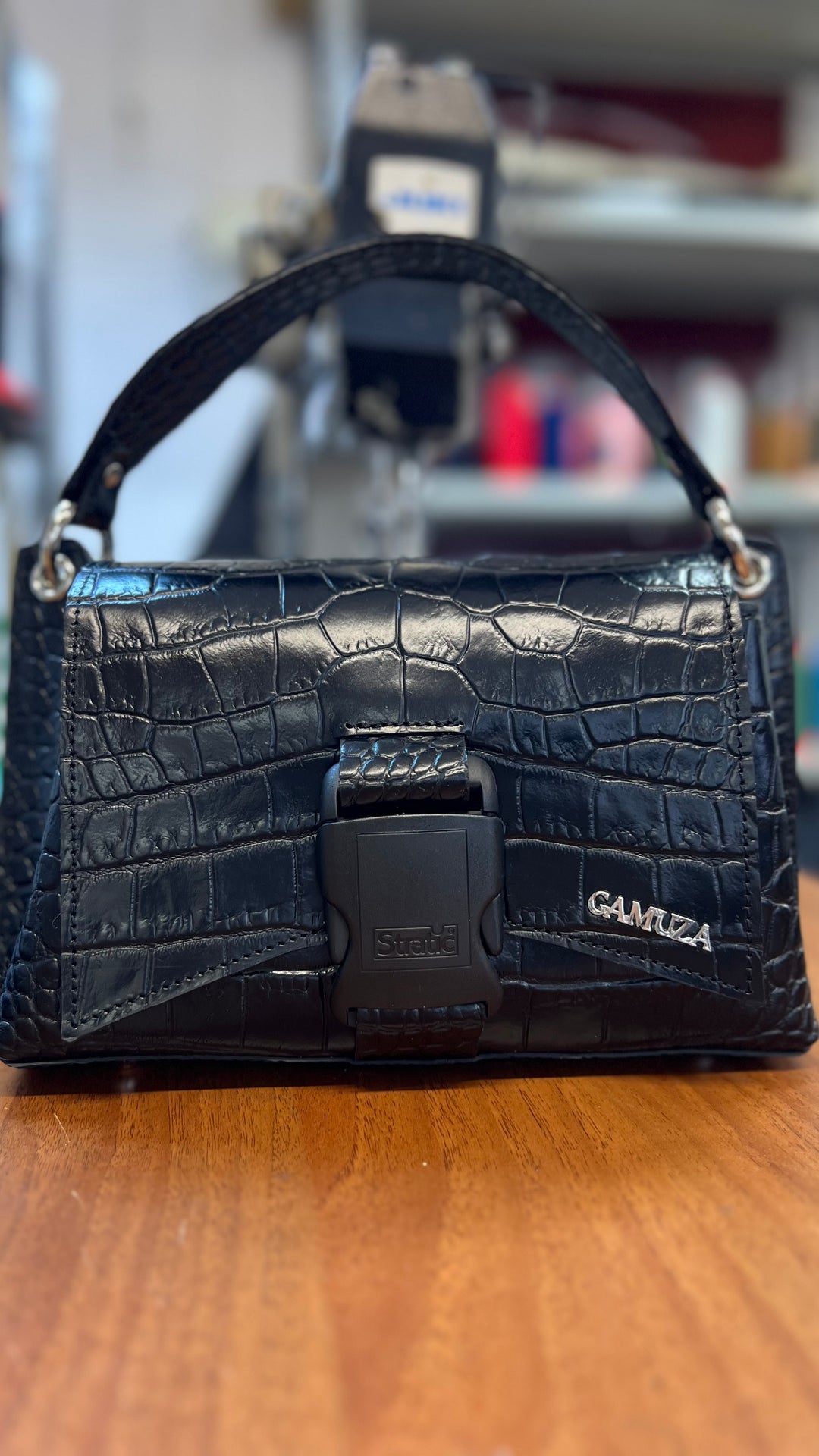 WINGS DARK GRAY CROCO