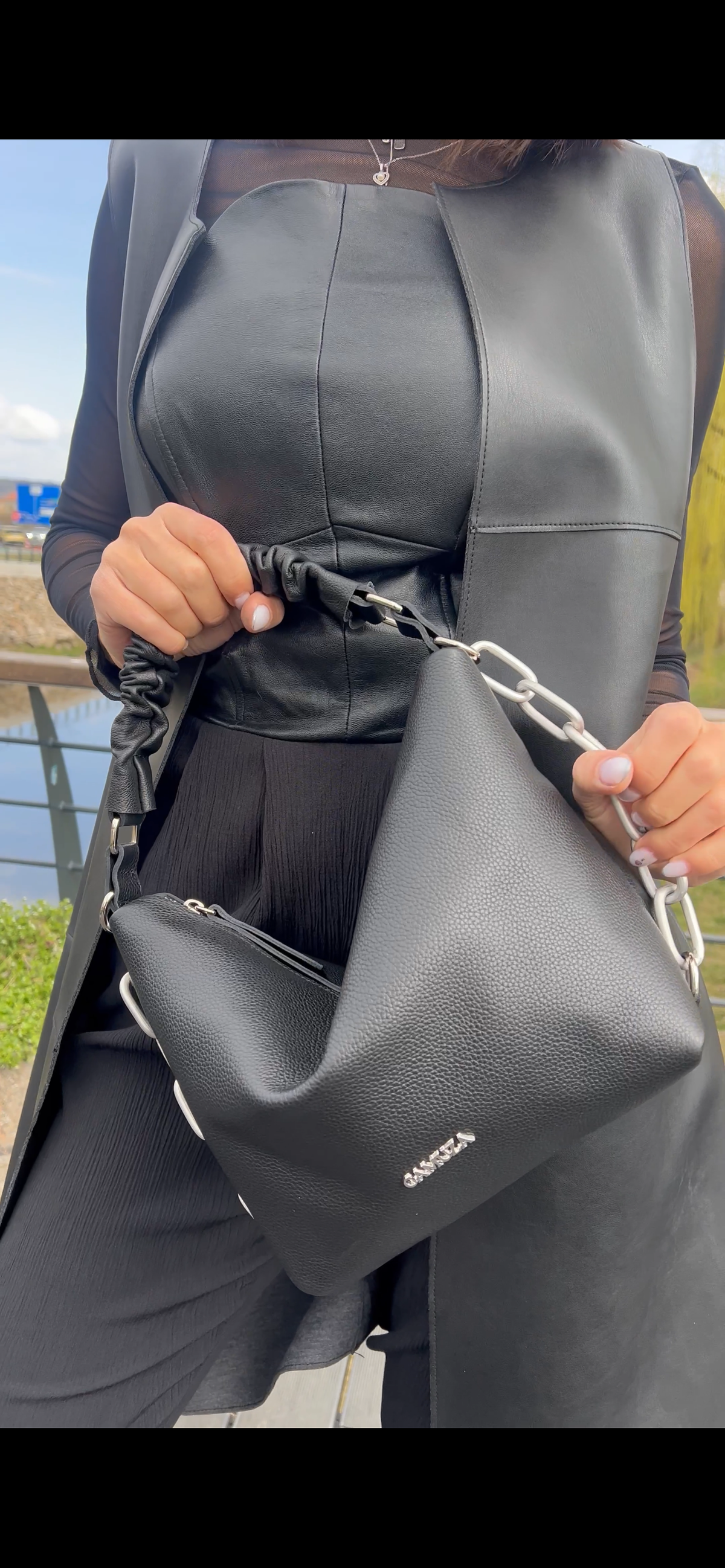 BUMERANG Rock - medium genuine leather bag with chain accessory
