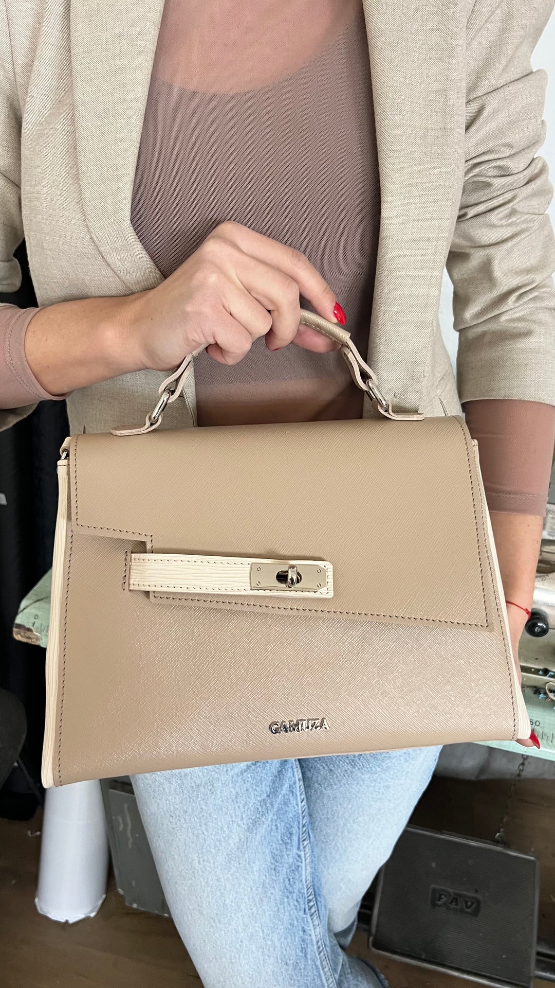 Girl Eclipse CAPUCINO