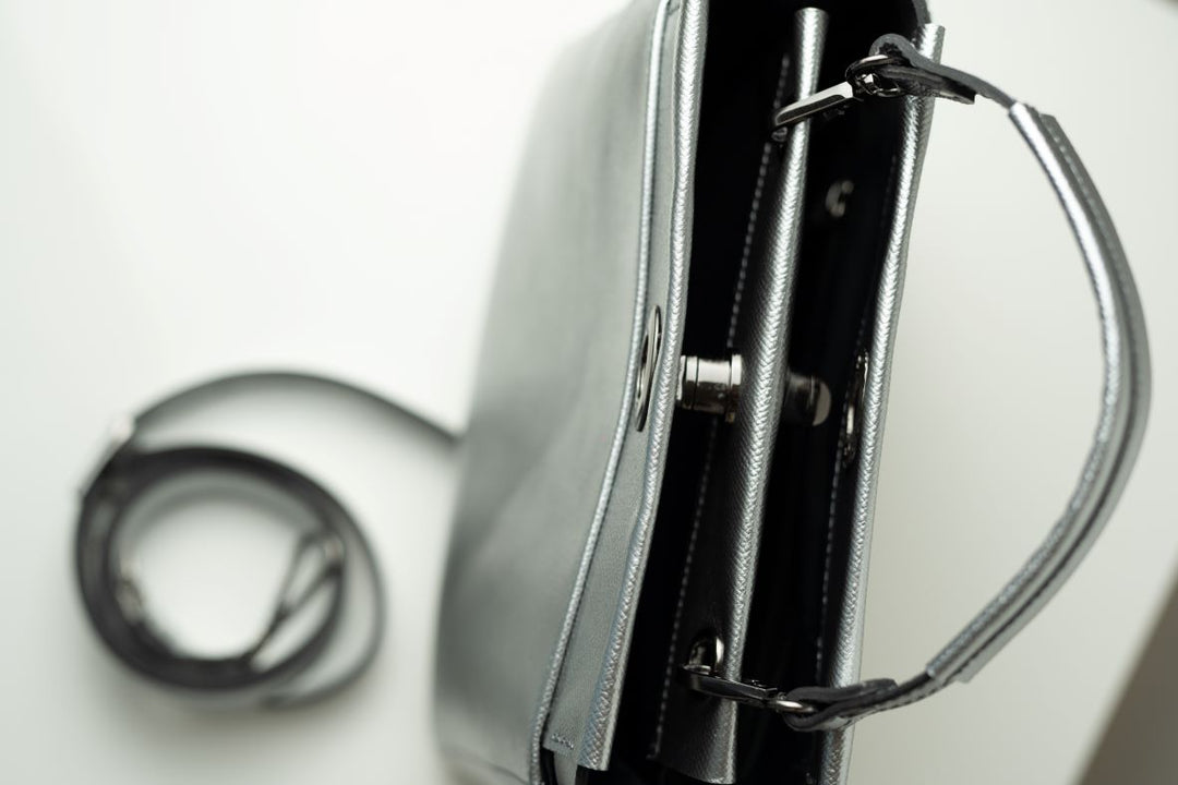 Girl INSOLENCE Argintiu-metalic