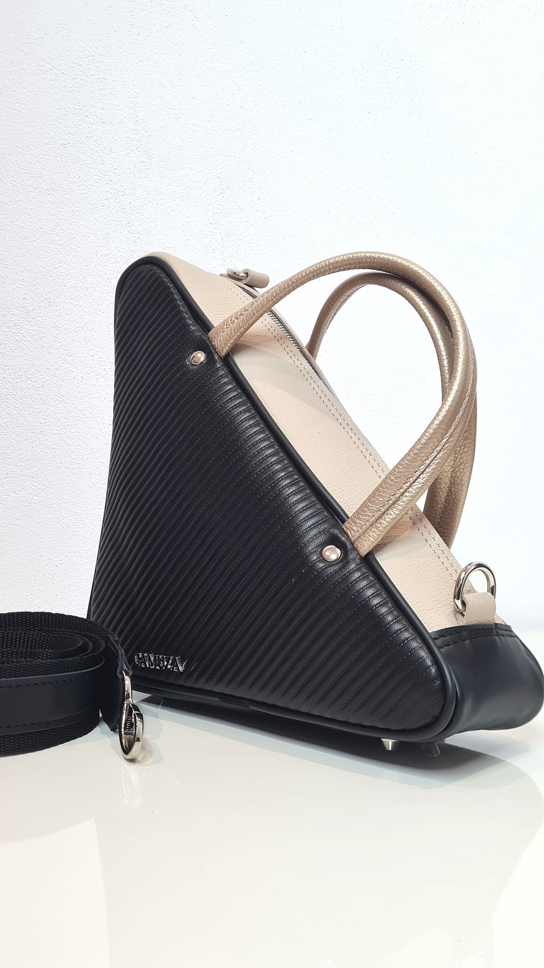 Medium Triangle Black