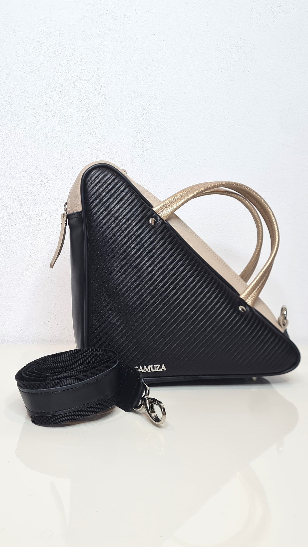 Medium Triangle Black