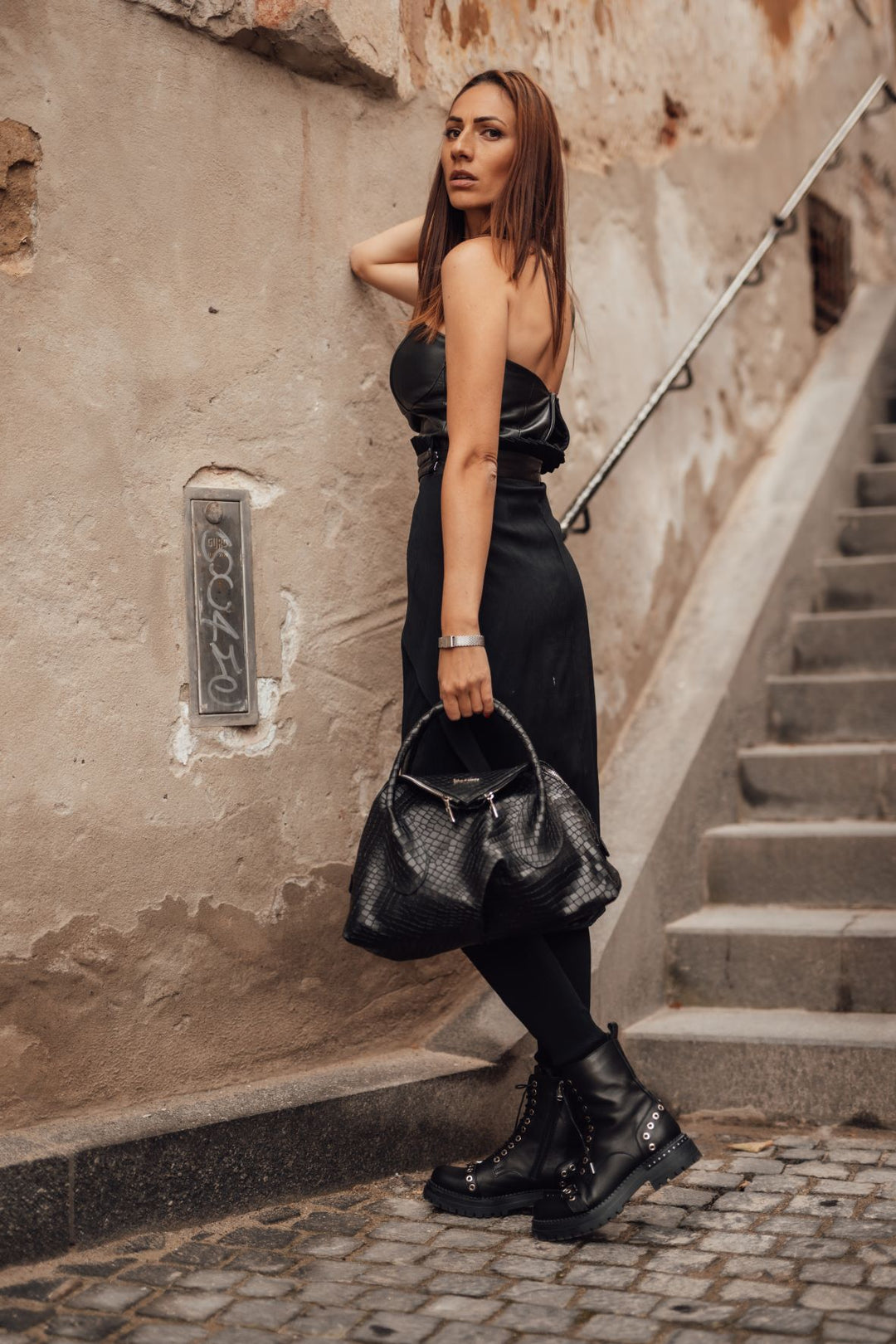 Girl Cosmopolitan black