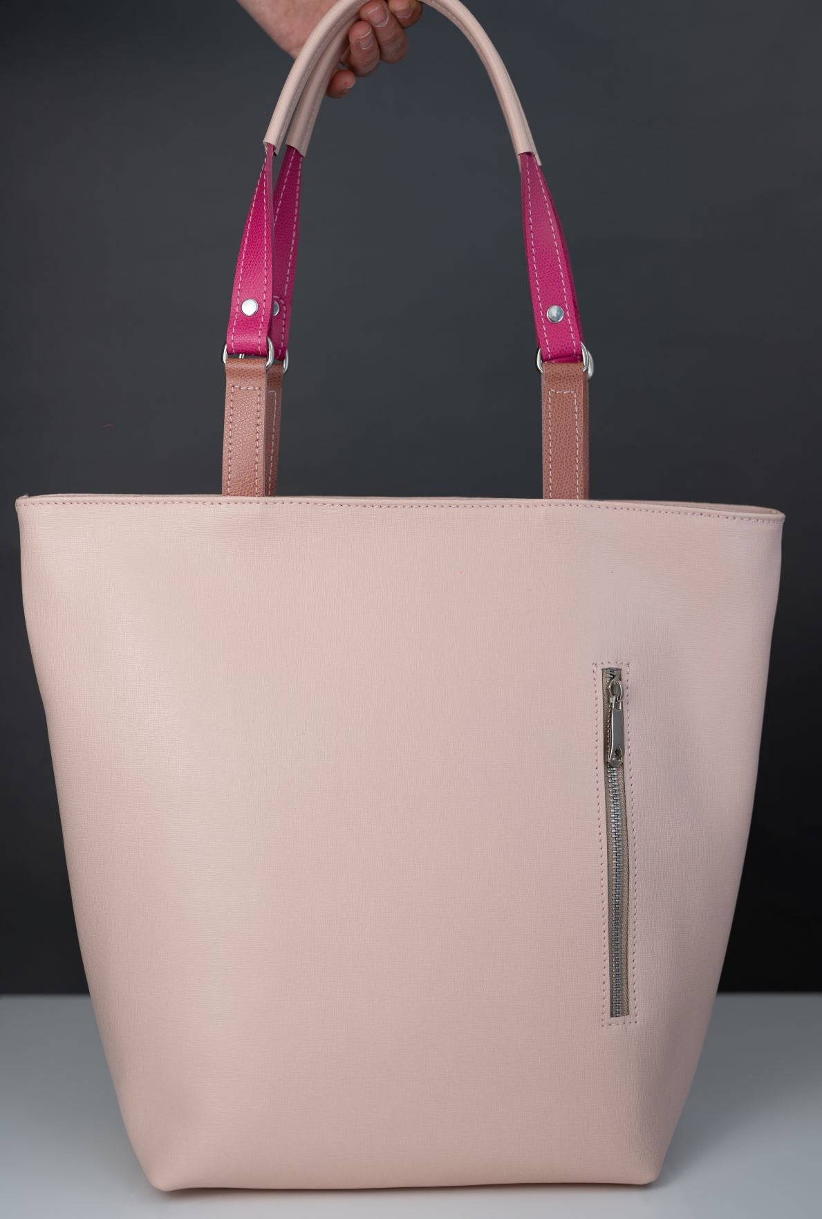 Girl Shopper F