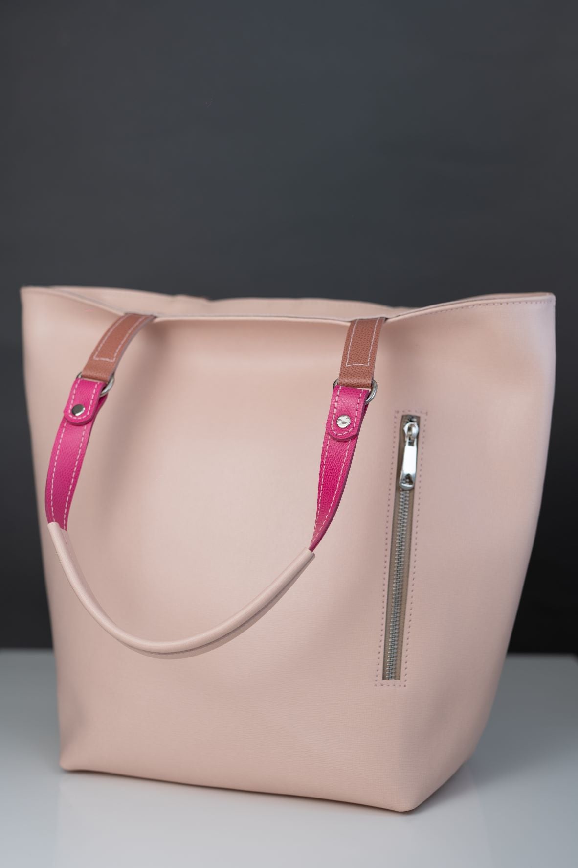 Girl Shopper F