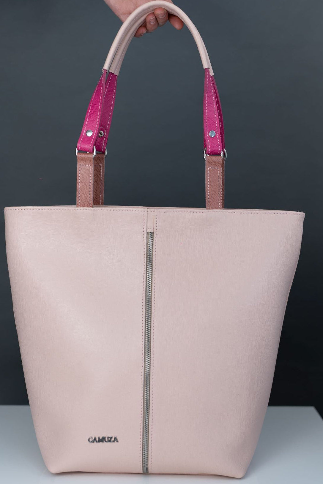 Girl Shopper F